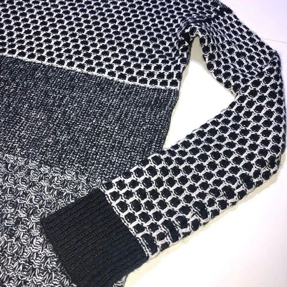 American Eagle Vintage Boyfriend Black and White Knitted Crewneck Sweater Small - Picture 4 of 6